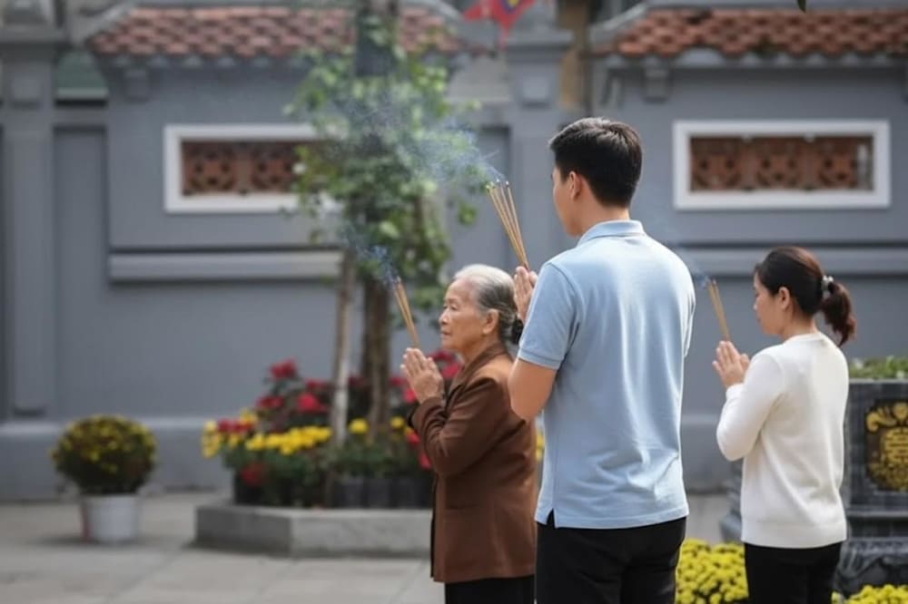 Nhiều người đến chùa Hà đã cầu được mối duyên lành.